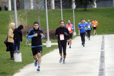 Fotos de los participantes de la Carrera Solidaria Pro Hiru Hamabi de Sarriguren.