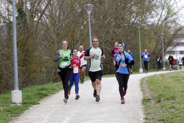 Fotos de los participantes de la Carrera Solidaria Pro Hiru Hamabi de Sarriguren.