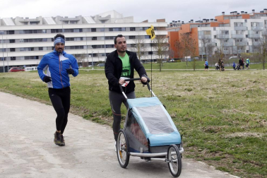 Fotos de los participantes de la Carrera Solidaria Pro Hiru Hamabi de Sarriguren.