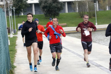 Fotos de los participantes de la Carrera Solidaria Pro Hiru Hamabi de Sarriguren.