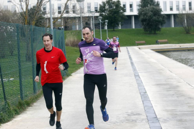 Fotos de los participantes de la Carrera Solidaria Pro Hiru Hamabi de Sarriguren.