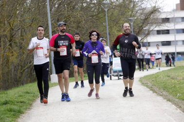 Fotos de los participantes de la Carrera Solidaria Pro Hiru Hamabi de Sarriguren.
