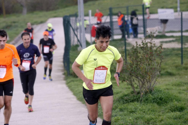 Fotos de los participantes de la Carrera Solidaria Pro Hiru Hamabi de Sarriguren.