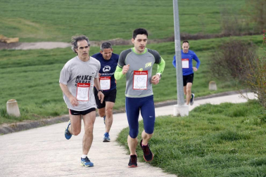 Fotos de los participantes de la Carrera Solidaria Pro Hiru Hamabi de Sarriguren.