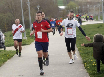 Fotos de los participantes de la Carrera Solidaria Pro Hiru Hamabi de Sarriguren.
