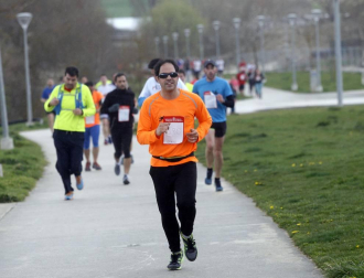 Fotos de los participantes de la Carrera Solidaria Pro Hiru Hamabi de Sarriguren.
