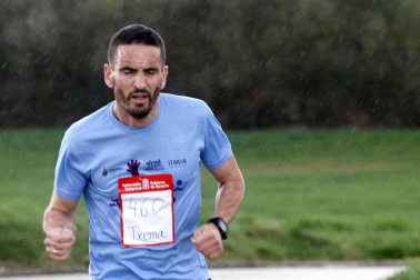 Fotos de los participantes de la Carrera Solidaria Pro Hiru Hamabi de Sarriguren.