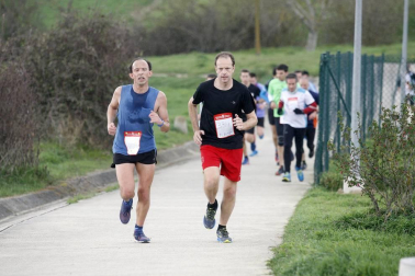 Fotos de los participantes de la Carrera Solidaria Pro Hiru Hamabi de Sarriguren.