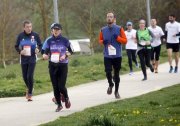 Fotos de los participantes de la Carrera Solidaria Pro Hiru Hamabi de Sarriguren.