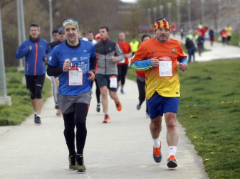 Fotos de los participantes de la Carrera Solidaria Pro Hiru Hamabi de Sarriguren.