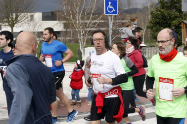 Fotos de los participantes de la Carrera Solidaria Pro Hiru Hamabi de Sarriguren.