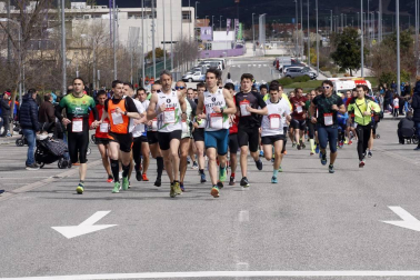 Fotos de los participantes de la Carrera Solidaria Pro Hiru Hamabi de Sarriguren.