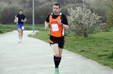 Fotos de los participantes de la Carrera Solidaria Pro Hiru Hamabi de Sarriguren.