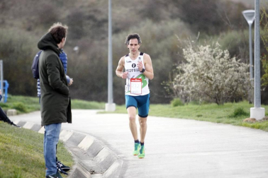 Fotos de los participantes de la Carrera Solidaria Pro Hiru Hamabi de Sarriguren.