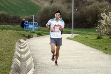Fotos de los participantes de la Carrera Solidaria Pro Hiru Hamabi de Sarriguren.