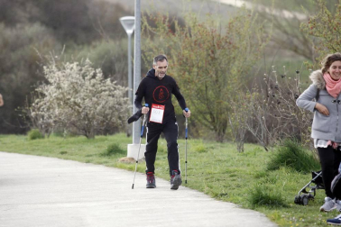 Fotos de los participantes de la Carrera Solidaria Pro Hiru Hamabi de Sarriguren.