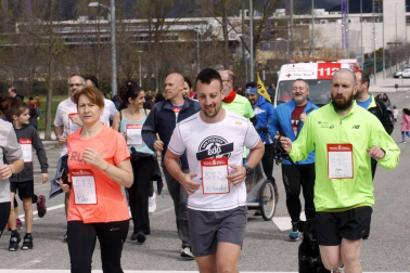 Fotos de los participantes de la Carrera Solidaria Pro Hiru Hamabi de Sarriguren.