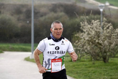 Fotos de los participantes de la Carrera Solidaria Pro Hiru Hamabi de Sarriguren.