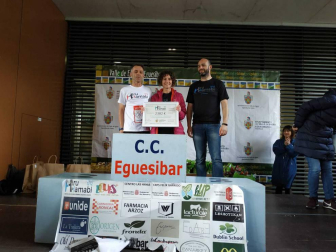 Fotos de los participantes de la Carrera Solidaria Pro Hiru Hamabi de Sarriguren.
