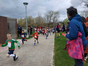 Fotos de los participantes de la Carrera Solidaria Pro Hiru Hamabi de Sarriguren.