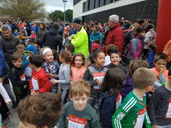 Fotos de los participantes de la Carrera Solidaria Pro Hiru Hamabi de Sarriguren.