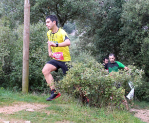 Participantes en la edición de la carrera de montaña en Montejurra celebrada este domingo, 17 de marzo de 2019.