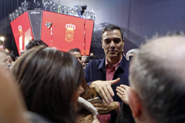 El presidente del Gobierno y candidato del PSOE, Pedro Sánchez , ha participado en un acto político que los socialistas navarros han celebrado esta tarde en el Navarra Arena, en Pamplona