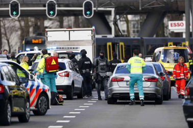 Se ha producido un tiroteo contra un tranvía en Utrecht que ha dejado, al menos, a varias personas heridas en la plaza 24 Oktoberplain de esta ciudad holandesa.
