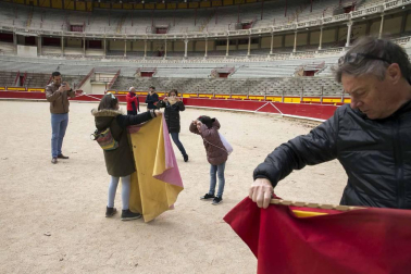 La plaza de toros de Pamplona vuelve a abrir sus puertas para quienes quieran conocer sus entrañas. El año pasado, 41.431 visitantes