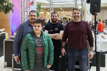 El sábado 16 de marzo, en el centro comercial La Morea, se celebró un original evento gastronómico gracias a embutidos Goikoa. De la mano Dani, de MasterChef junior, los pequeños de la casa participaron en el reto 'Bocata Power de Goikoa', en el que se propuso crear el bocadillo más sabroso y original de la jornada.