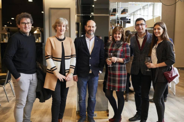 Mercedes-Benz y el concesionario Gazpi recibieron el pasado 14 de marzo el premio de El Motor de Diario de Navarra, el Coche de 2018 por su modelo Clase A. El acto, que se desarrolló en el Hotel Tres Reyes de Pamplona, sirvió también para entregar los premios a los afortunados en el sorteo realizado entre los más de 4.000 votantes que participaron en esta elección a través de la página web de Diario de Navarra.