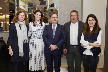 Mercedes-Benz y el concesionario Gazpi recibieron el pasado 14 de marzo el premio de El Motor de Diario de Navarra, el Coche de 2018 por su modelo Clase A. El acto, que se desarrolló en el Hotel Tres Reyes de Pamplona, sirvió también para entregar los premios a los afortunados en el sorteo realizado entre los más de 4.000 votantes que participaron en esta elección a través de la página web de Diario de Navarra.