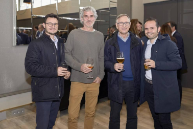 Mercedes-Benz y el concesionario Gazpi recibieron el pasado 14 de marzo el premio de El Motor de Diario de Navarra, el Coche de 2018 por su modelo Clase A. El acto, que se desarrolló en el Hotel Tres Reyes de Pamplona, sirvió también para entregar los premios a los afortunados en el sorteo realizado entre los más de 4.000 votantes que participaron en esta elección a través de la página web de Diario de Navarra.