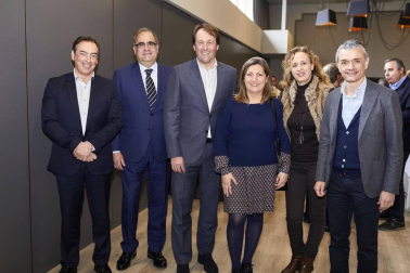 Mercedes-Benz y el concesionario Gazpi recibieron el pasado 14 de marzo el premio de El Motor de Diario de Navarra, el Coche de 2018 por su modelo Clase A. El acto, que se desarrolló en el Hotel Tres Reyes de Pamplona, sirvió también para entregar los premios a los afortunados en el sorteo realizado entre los más de 4.000 votantes que participaron en esta elección a través de la página web de Diario de Navarra.