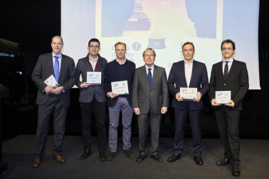 Mercedes-Benz y el concesionario Gazpi recibieron el pasado 14 de marzo el premio de El Motor de Diario de Navarra, el Coche de 2018 por su modelo Clase A. El acto, que se desarrolló en el Hotel Tres Reyes de Pamplona, sirvió también para entregar los premios a los afortunados en el sorteo realizado entre los más de 4.000 votantes que participaron en esta elección a través de la página web de Diario de Navarra.