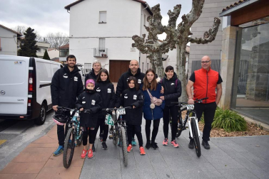 El pasado domingo 17 de marzo se disputó la VII edición del Duatlón del Valle de Aranguren, valedero para el Circuito Navarro de Duatlón y para los Juegos Deportivos de Navarra. A las 10:00 horas comenzaban las pruebas para los más pequeños que reunieron a más de 150 duatletas de las categorías prebenjamín a infantil.