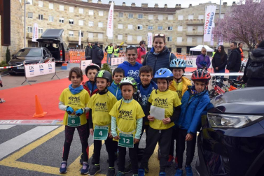 El pasado domingo 17 de marzo se disputó la VII edición del Duatlón del Valle de Aranguren, valedero para el Circuito Navarro de Duatlón y para los Juegos Deportivos de Navarra. A las 10:00 horas comenzaban las pruebas para los más pequeños que reunieron a más de 150 duatletas de las categorías prebenjamín a infantil.
