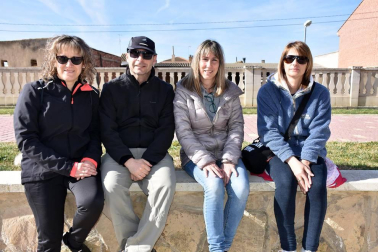 El sábado 16 de marzo los arguedanos se reunieron en el Paseo del Bordón para participar en una nueva edición del Día del árbol. La celebración se enmarcó dentro de la quinta edición de las Jornadas de Sostenibilidad, y en ella se plantaron 15 árboles y 45 rosales. Tras el duro pero divertido trabajo, los participantes pudieron disfrutar de   un almuerzo popular. Una cita muy entretenida para las familias.