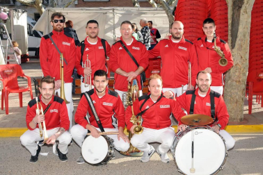 Los fiteranos dieron comienzo el jueves 14 de marzo a las fiestas de San Raimundo. Lo hicieron reuniéndose frente al Ayuntamiento para disfrutar del lanzamiento del cohete anunciador, tras el cual salieron en cuadrilla por las calles del pueblo al son marcado por la charanga Stropizio. La celebración se prolongó hasta el lunes día 18.
