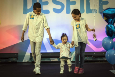 La Morea acogió el desfile de moda inclusiva que impulsa la Asociación Síndrome de Down en su octava edición. Participaron 50 modelos de todas las edades con síndrome de Down de la Agencia de Modelos DejaVú.