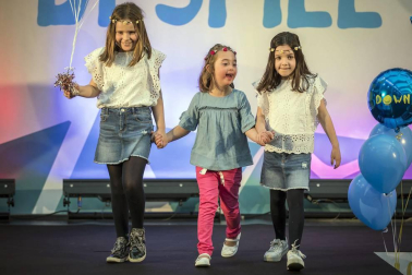 La Morea acogió el desfile de moda inclusiva que impulsa la Asociación Síndrome de Down en su octava edición. Participaron 50 modelos de todas las edades con síndrome de Down de la Agencia de Modelos DejaVú.