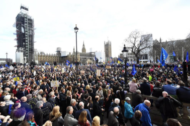 Cientos de miles de personas se manifiestan por un referéndum del 'brexit'