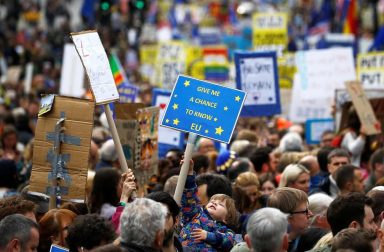 Cientos de miles de personas se manifiestan por un referéndum del 'brexit'
