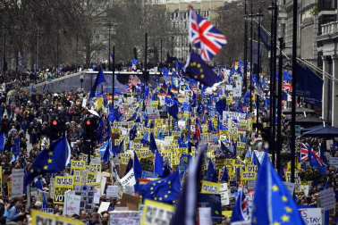 Cientos de miles de personas se manifiestan por un referéndum del 'brexit'