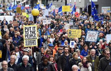 Cientos de miles de personas se manifiestan por un referéndum del 'brexit'