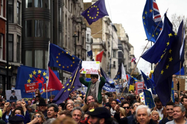 Cientos de miles de personas se manifiestan por un referéndum del 'brexit'