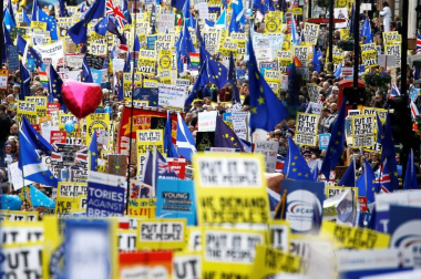 Cientos de miles de personas se manifiestan por un referéndum del 'brexit'