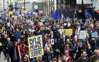 Cientos de miles de personas se manifiestan por un referéndum del 'brexit'