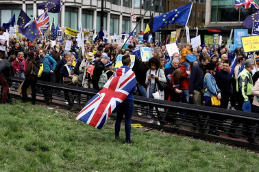 Cientos de miles de personas se manifiestan por un referéndum del 'brexit'