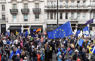 Cientos de miles de personas se manifiestan por un referéndum del 'brexit'